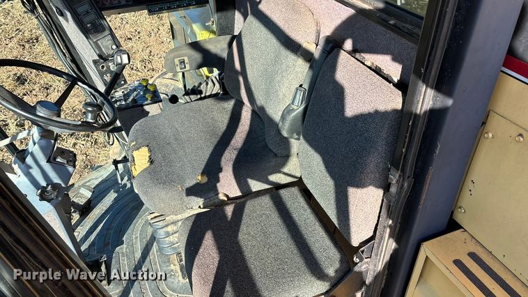 image for item EN5666 1999 New Holland TR 98  combine