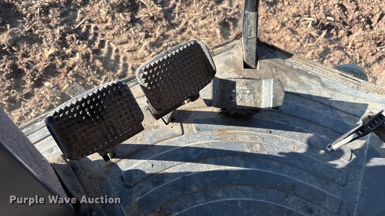 image for item EN5666 1999 New Holland TR 98  combine