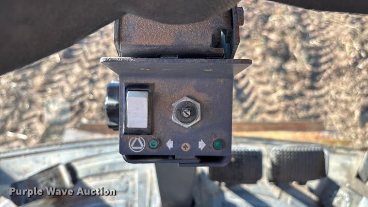 image for item EN5666 1999 New Holland TR 98  combine