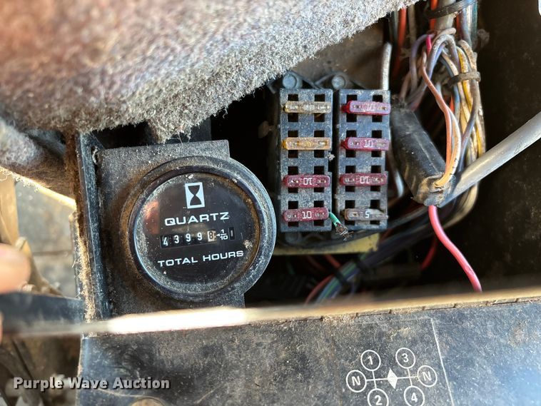 image for item EN5666 1999 New Holland TR 98  combine