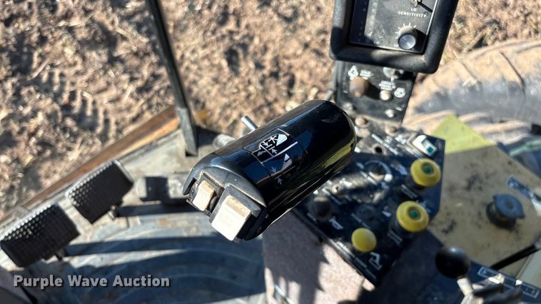 image for item EN5666 1999 New Holland TR 98  combine