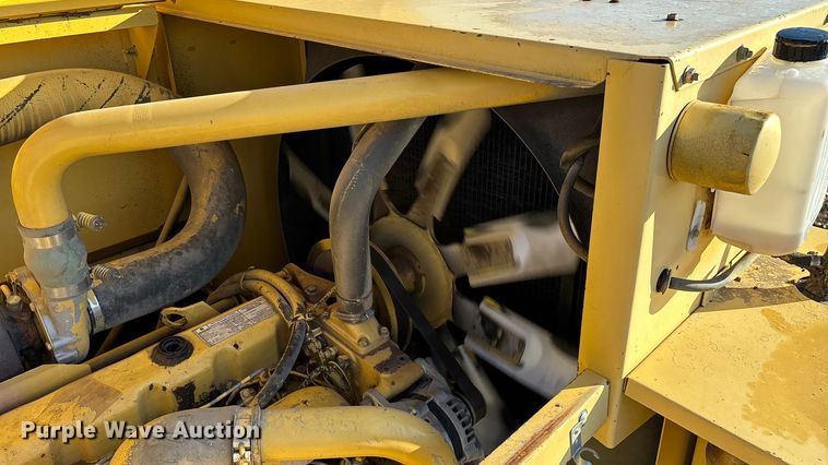 image for item EN5666 1999 New Holland TR 98  combine