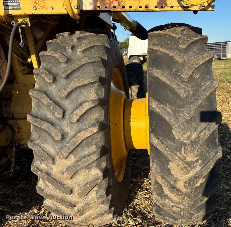 image for item EN5666 1999 New Holland TR 98  combine