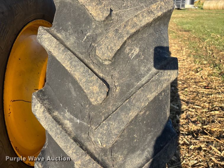 image for item EN5666 1999 New Holland TR 98  combine