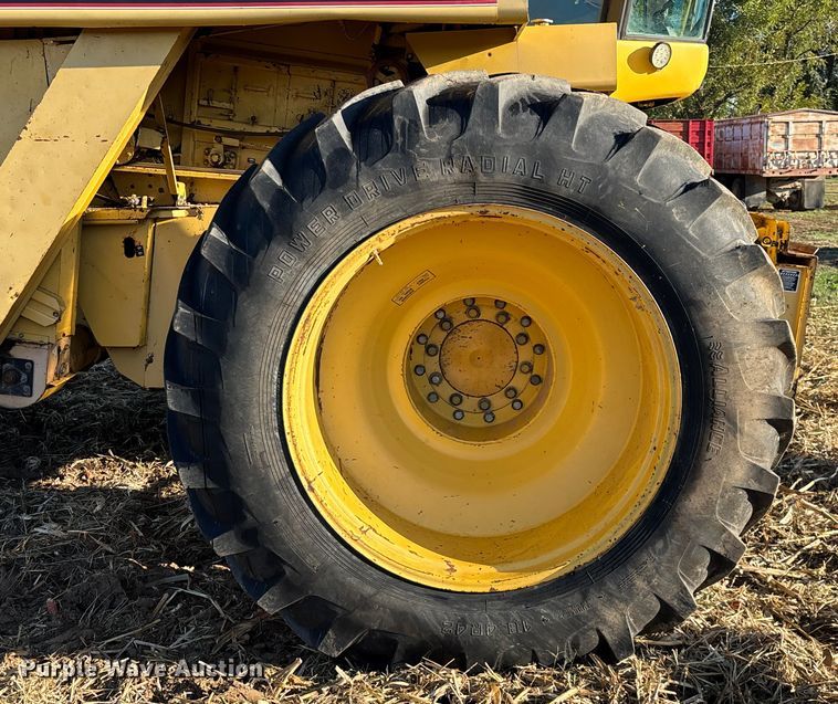 image for item EN5666 1999 New Holland TR 98  combine