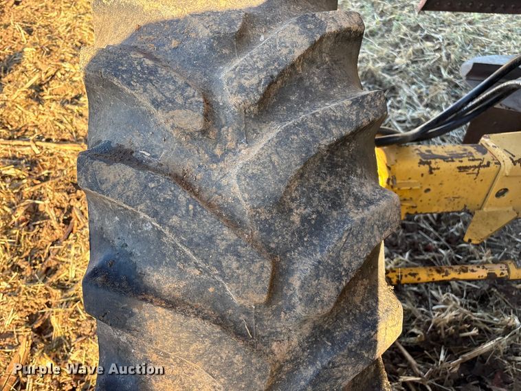 image for item EN5666 1999 New Holland TR 98  combine