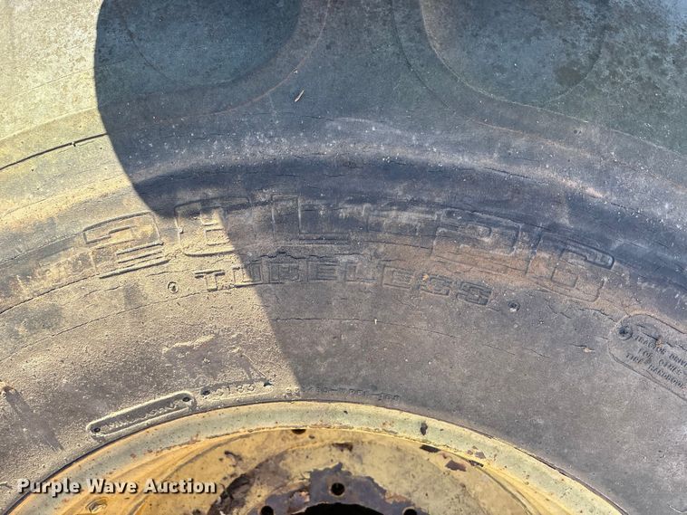 image for item EN5666 1999 New Holland TR 98  combine