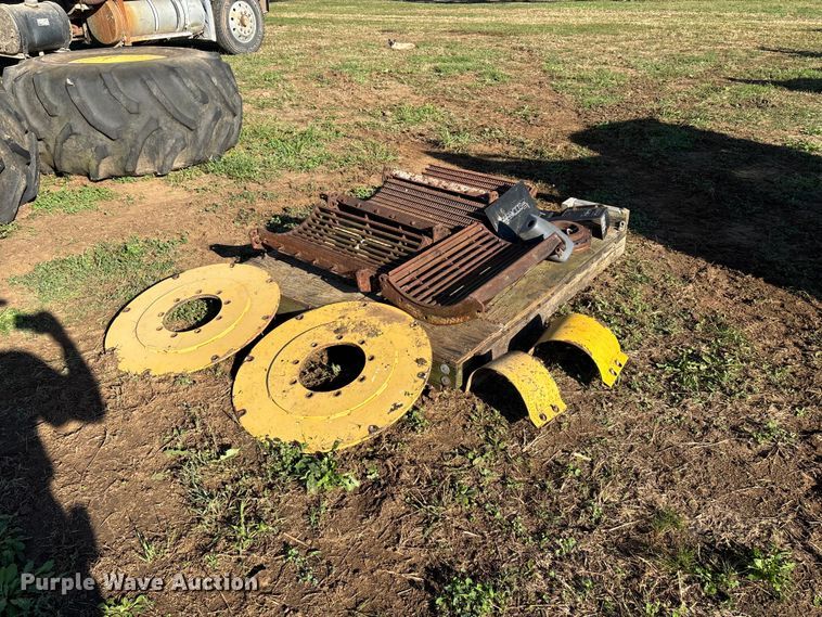 image for item EN5666 1999 New Holland TR 98  combine