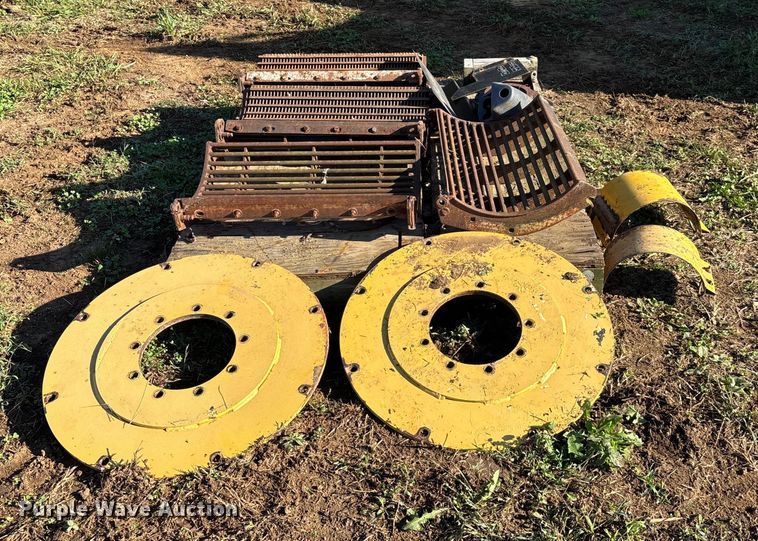 image for item EN5666 1999 New Holland TR 98  combine