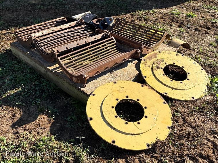 image for item EN5666 1999 New Holland TR 98  combine