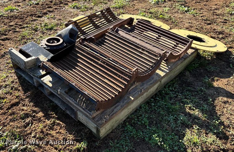 image for item EN5666 1999 New Holland TR 98  combine