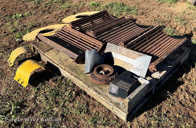 image for item EN5666 1999 New Holland TR 98  combine