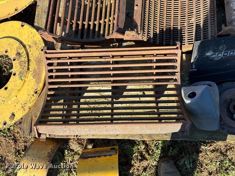 image for item EN5666 1999 New Holland TR 98  combine