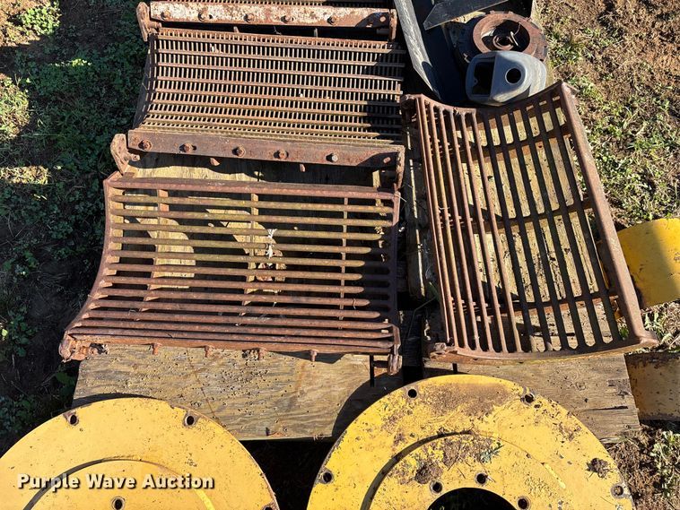 image for item EN5666 1999 New Holland TR 98  combine