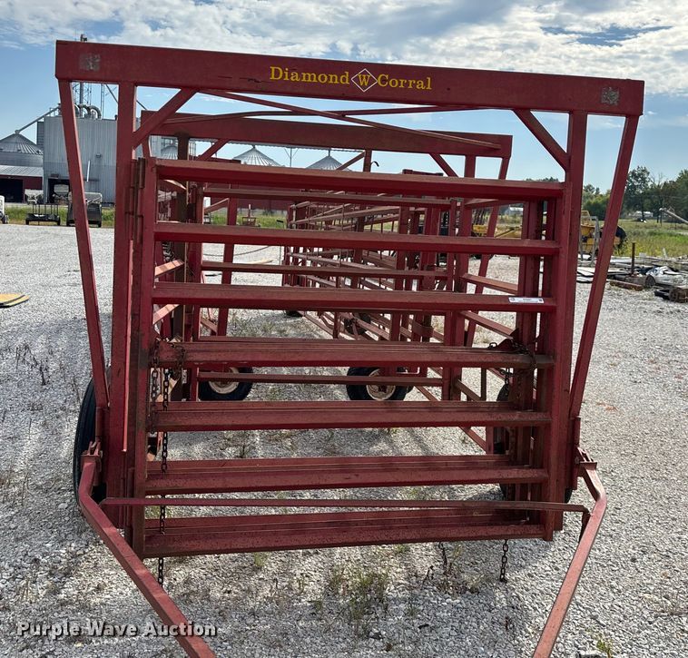 image for item EN5667 Diamond W Corral portable corral