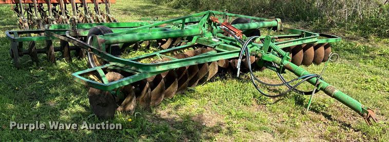 image for item EN5692 John Deere H1000 off-set disk