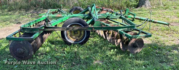 image for item EN5692 John Deere H1000 off-set disk