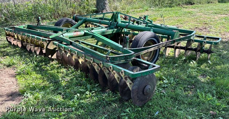 image for item EN5692 John Deere H1000 off-set disk