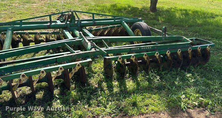 image for item EN5692 John Deere H1000 off-set disk