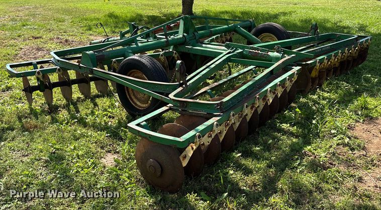 image for item EN5692 John Deere H1000 off-set disk