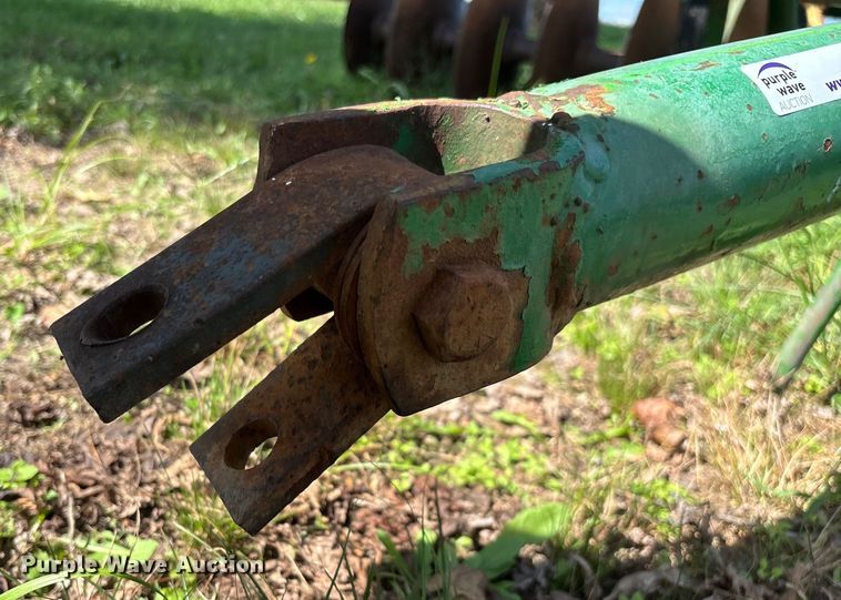 image for item EN5692 John Deere H1000 off-set disk