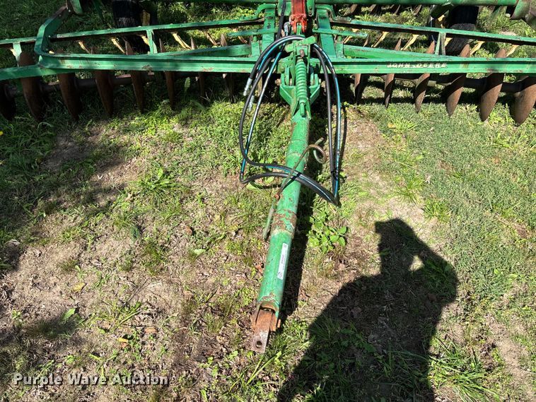 image for item EN5692 John Deere H1000 off-set disk