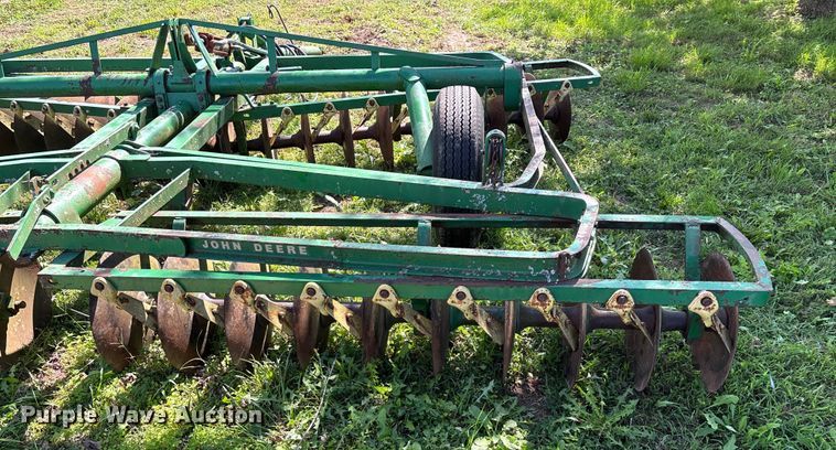 image for item EN5692 John Deere H1000 off-set disk