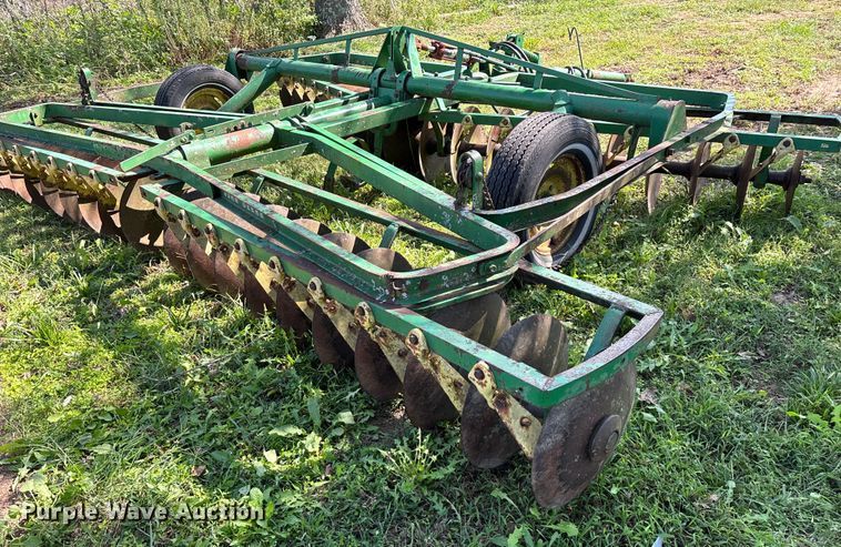 image for item EN5692 John Deere H1000 off-set disk