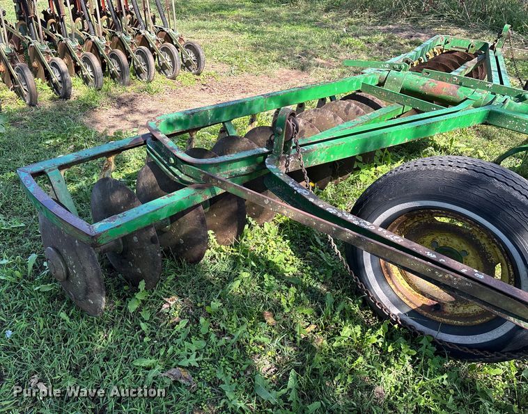 image for item EN5692 John Deere H1000 off-set disk