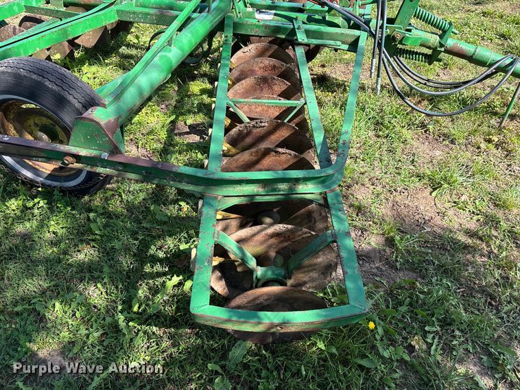 image for item EN5692 John Deere H1000 off-set disk