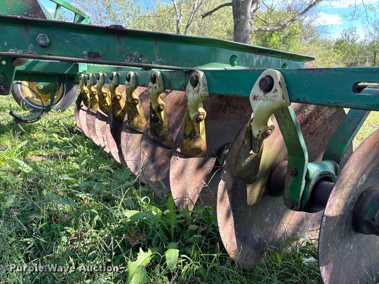 image for item EN5692 John Deere H1000 off-set disk