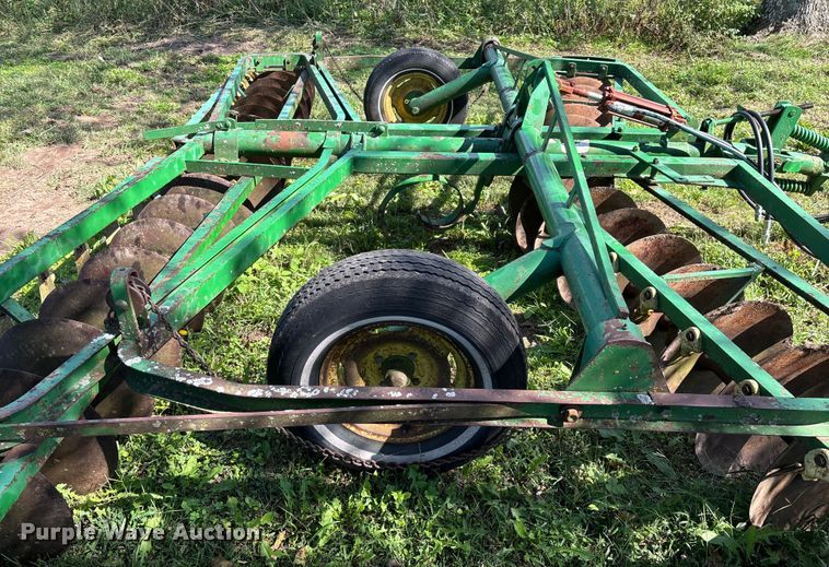 image for item EN5692 John Deere H1000 off-set disk