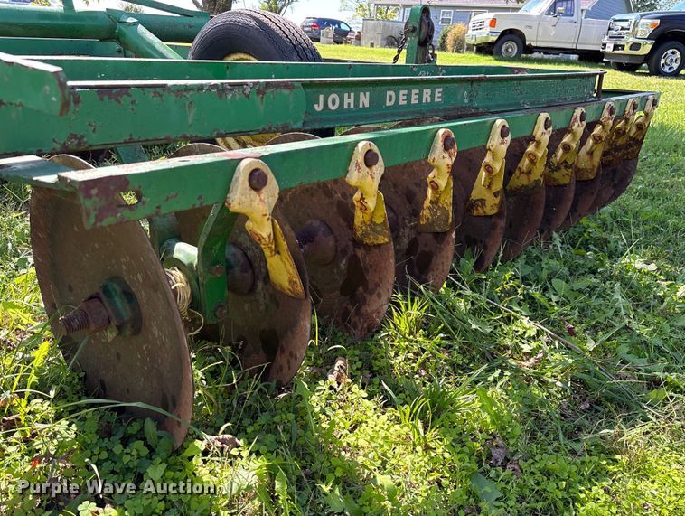 image for item EN5692 John Deere H1000 off-set disk