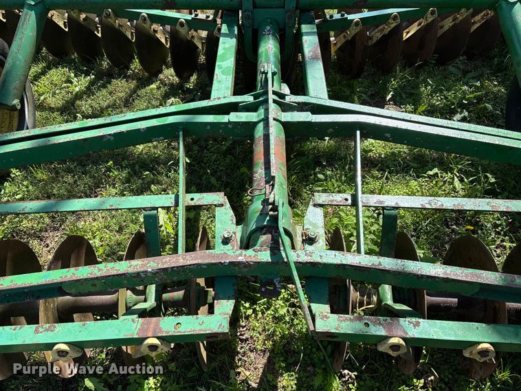 image for item EN5692 John Deere H1000 off-set disk