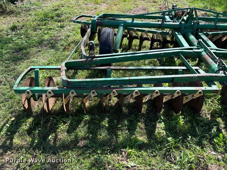 image for item EN5692 John Deere H1000 off-set disk