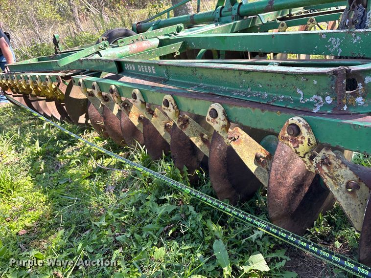 image for item EN5692 John Deere H1000 off-set disk