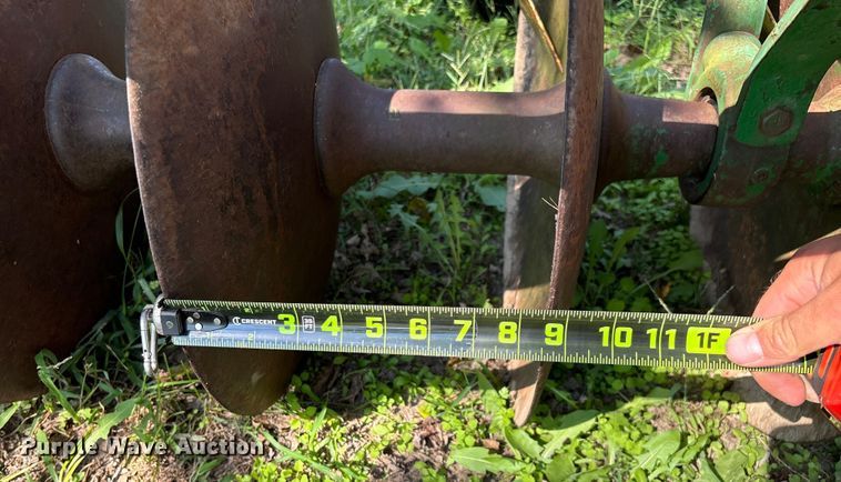 image for item EN5692 John Deere H1000 off-set disk