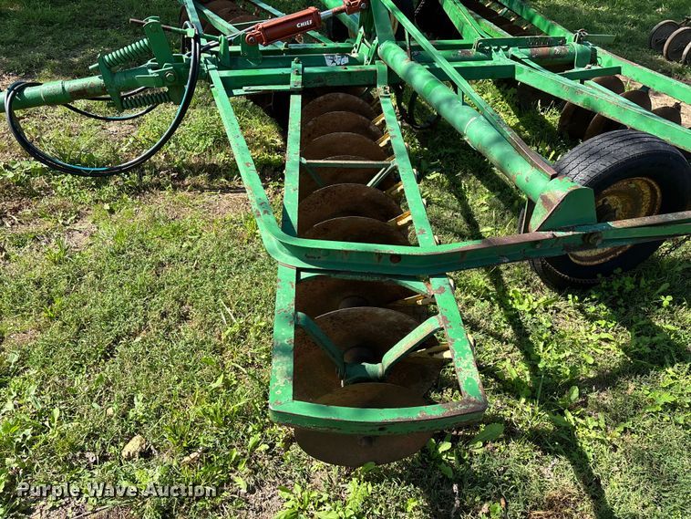 image for item EN5692 John Deere H1000 off-set disk