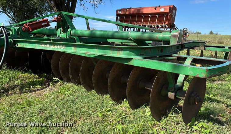 image for item EN5692 John Deere H1000 off-set disk