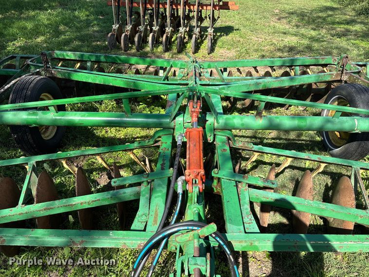 image for item EN5692 John Deere H1000 off-set disk