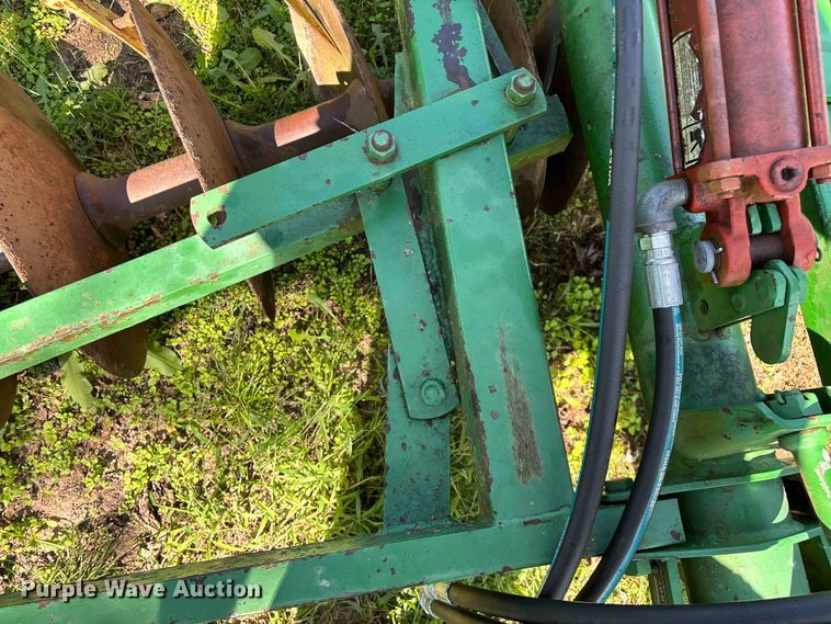 image for item EN5692 John Deere H1000 off-set disk