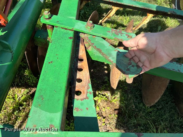 image for item EN5692 John Deere H1000 off-set disk