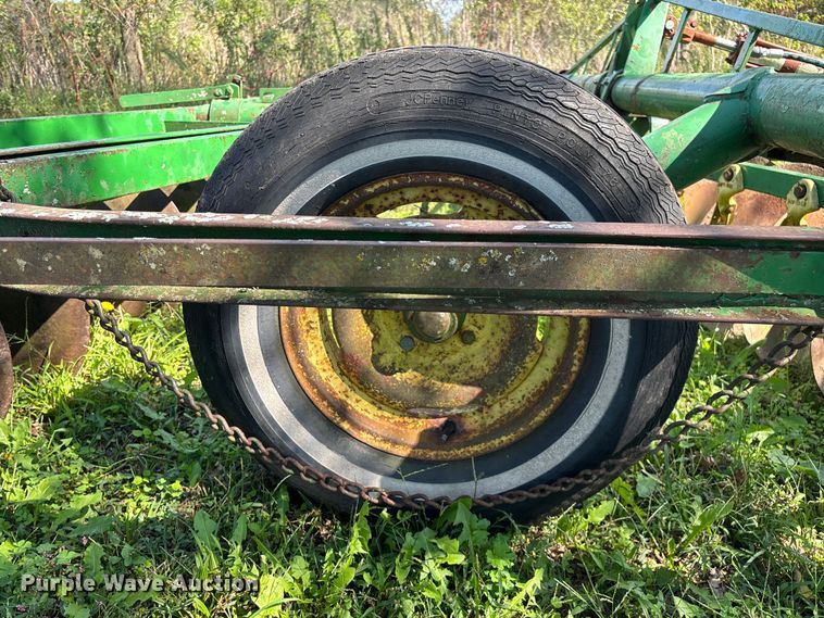 image for item EN5692 John Deere H1000 off-set disk