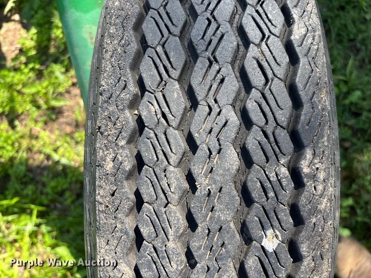 image for item EN5692 John Deere H1000 off-set disk