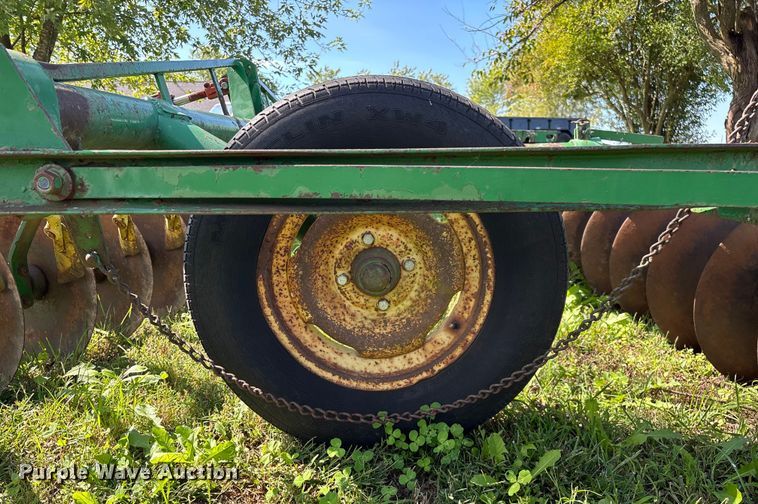 image for item EN5692 John Deere H1000 off-set disk