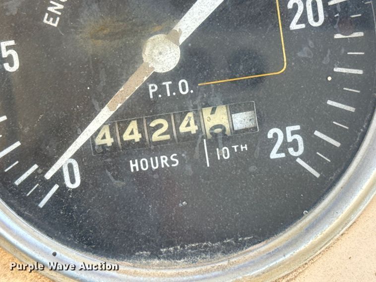 image for item EP0689 1965 Case 941 tractor