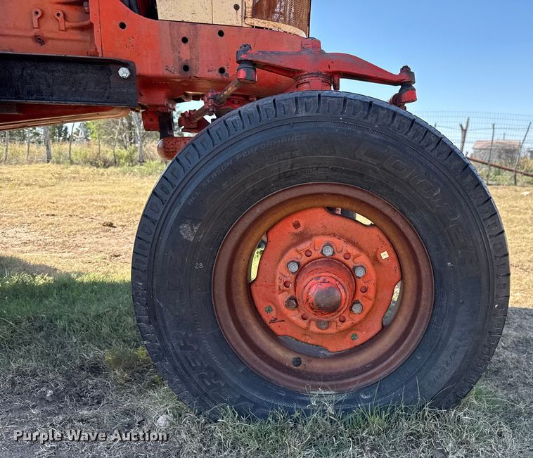 image for item EP0689 1965 Case 941 tractor