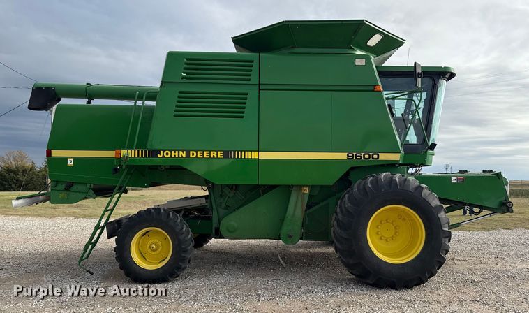 image for item EP0704 1994 John Deere 9600 combine