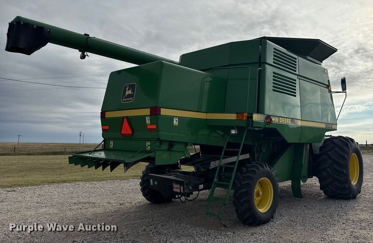 image for item EP0704 1994 John Deere 9600 combine
