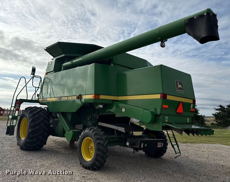image for item EP0704 1994 John Deere 9600 combine